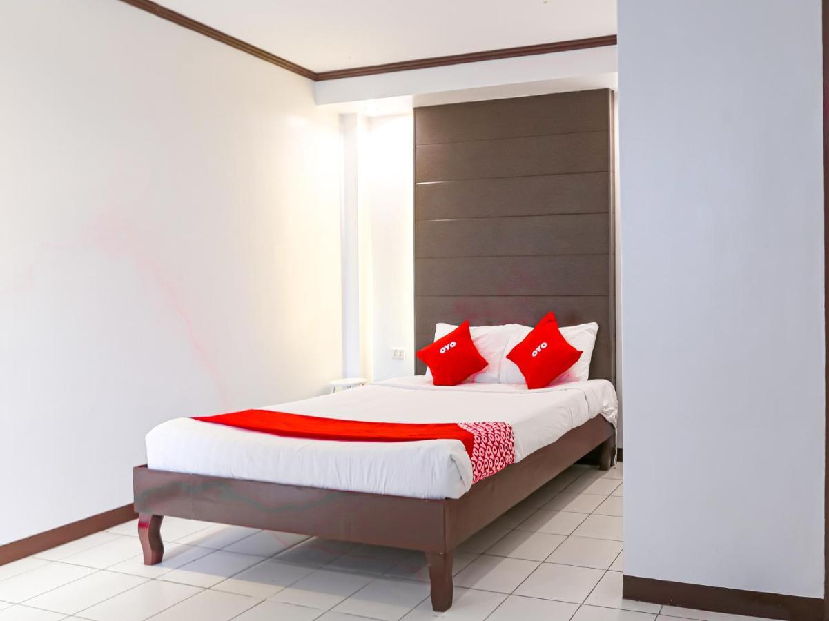 Oyo 759 Royal South Garden Suites Tagaytay City Ngoại thất bức ảnh