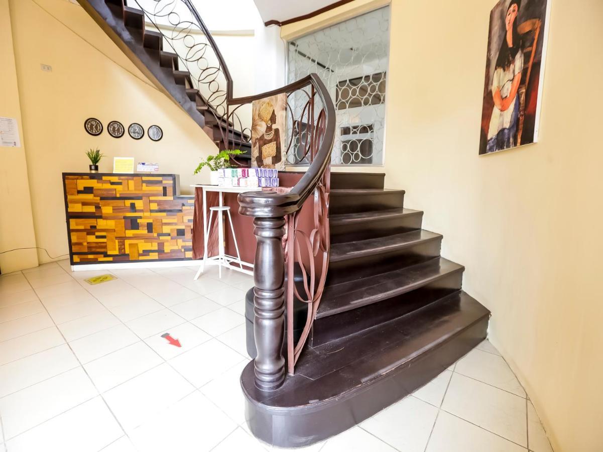 Oyo 759 Royal South Garden Suites Tagaytay City Ngoại thất bức ảnh