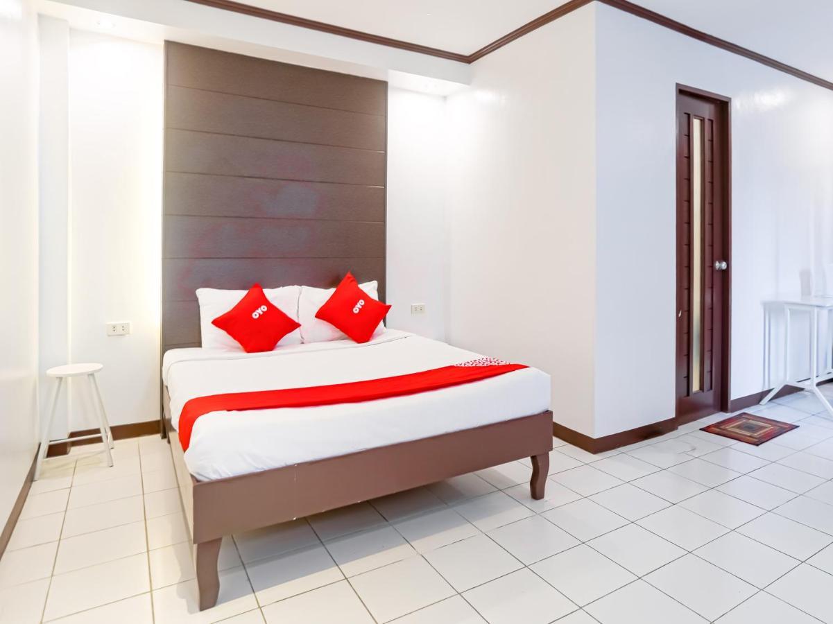 Oyo 759 Royal South Garden Suites Tagaytay City Ngoại thất bức ảnh